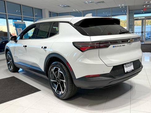 New 2026 Chevrolet Equinox EV LT image 5