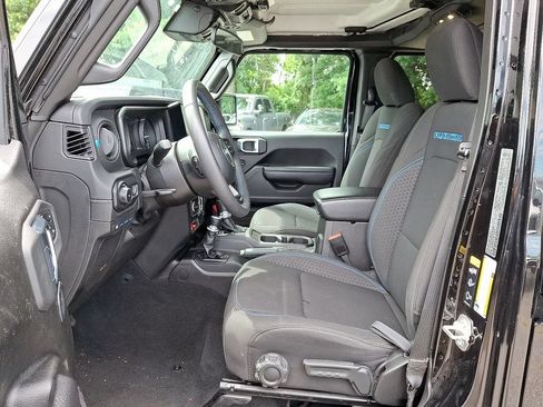 Used 2024 Jeep Wrangler Unlimited Rubicon 4xe AWD/4WD image 11