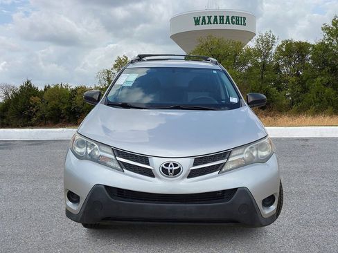 Used 2015 Toyota RAV4 LE FWD image 2