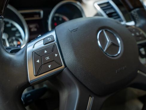 Used 2015 Mercedes-Benz ML 400 4MATIC w/ Lighting Package image 26