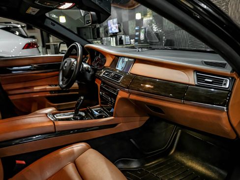 Used 2014 BMW 750i RWD image 15