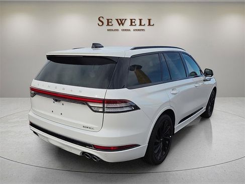 New 2026 Lincoln Aviator Reserve image 4