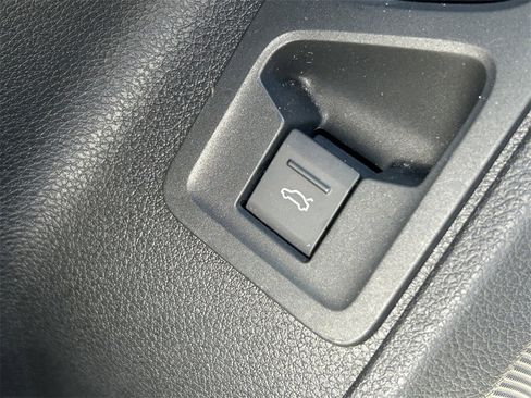 Used 2024 Audi Q3 2.0T Premium image 24