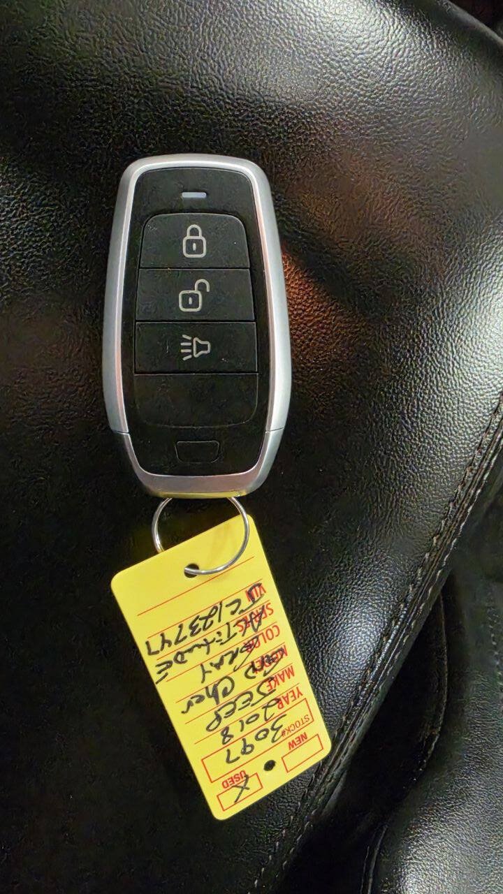 Used 2018 Jeep Grand Cherokee Altitude AWD/4WD image 26