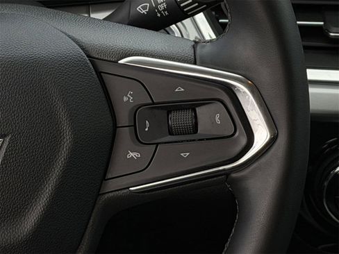 Used 2025 Chevrolet Trax LT w/ LT Convenience Package image 15