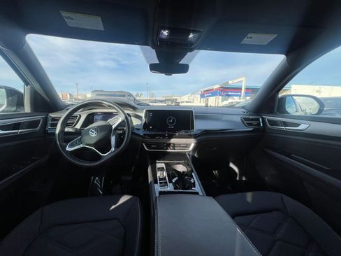 Used 2025 Volkswagen Atlas Cross Sport SE image 34