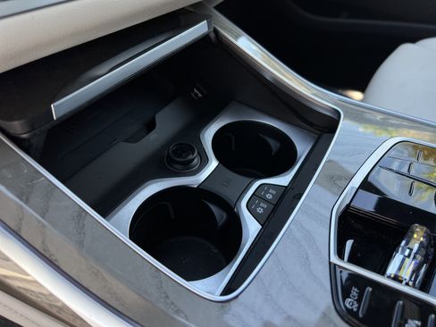 Certified 2024 BMW X7 M60i w/ Executive Package image 42