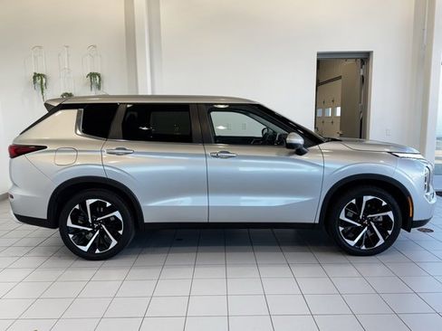 Used 2024 Mitsubishi Outlander SE image 35