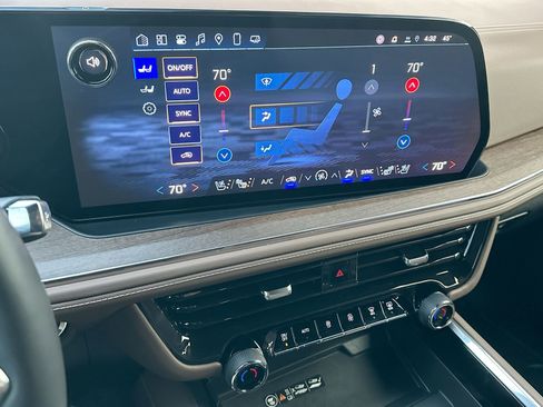 Used 2025 Chevrolet Suburban High Country image 19