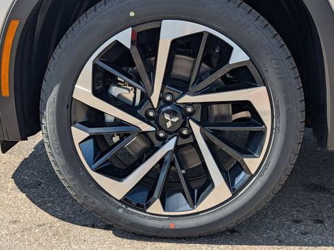 New 2025 Mitsubishi Outlander SE AWD/4WD image 3