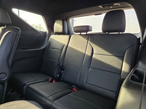 Used 2025 Chevrolet Traverse RS image 31