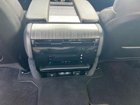 Used 2024 Jeep Wagoneer Series II w/ Flexible Seating Group RWD image 21