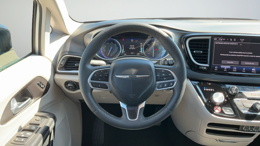 Used 2024 Chrysler Pacifica Touring-L FWD image 9