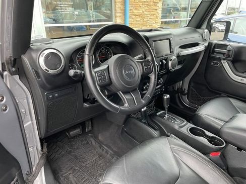 Used 2017 Jeep Wrangler Unlimited Rubicon w/ Connectivity Group image 2