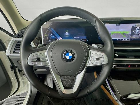 Used 2026 BMW X7 xDrive40i image 11