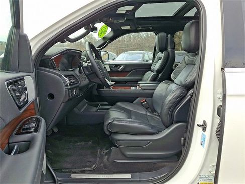 Used 2023 Lincoln Navigator Reserve image 13