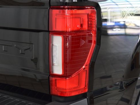 Used 2022 Ford F350 Lariat w/ Black Appearance Package AWD/4WD image 18