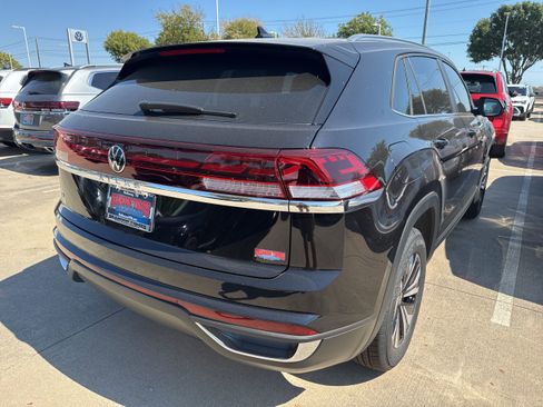 New 2026 Volkswagen Atlas Cross Sport SE FWD image 4