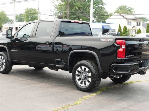 Used 2022 Chevrolet Silverado 2500 Custom w/ Custom Convenience Package AWD/4WD image 2
