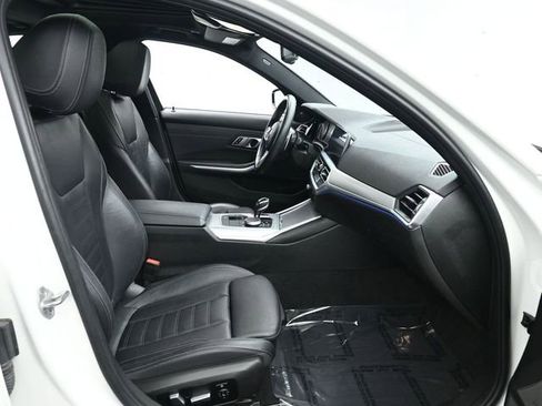 Used 2021 BMW 330i xDrive 330i xDrive w/ M Sport Package image 21