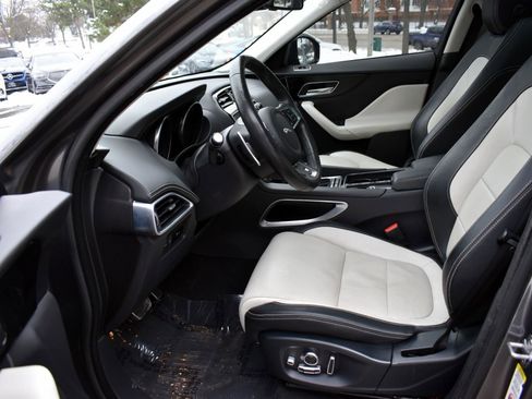 Used 2018 Jaguar F-PACE R-Sport image 36