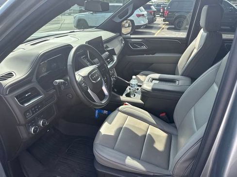 Used 2023 GMC Yukon SLT w/ SLT Luxury Package AWD/4WD image 11