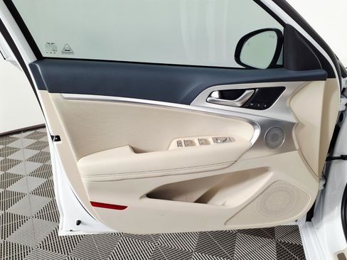 Certified 2026 Genesis G70 2.5T Prestige RWD image 16