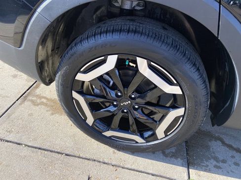 Used 2025 Kia Telluride S image 40