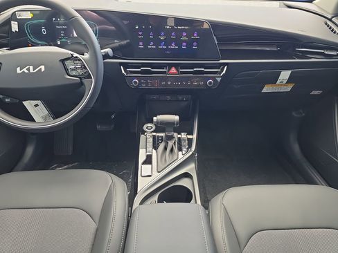 New 2026 Kia Niro EX FWD image 14