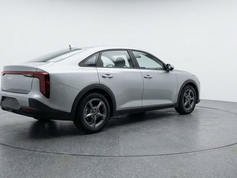 Used 2025 Kia K4 LXS image 9