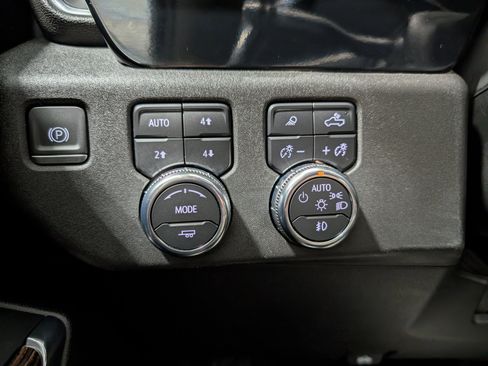 Used 2024 GMC Sierra 2500 SLE w/ SLE Convenience Package image 23