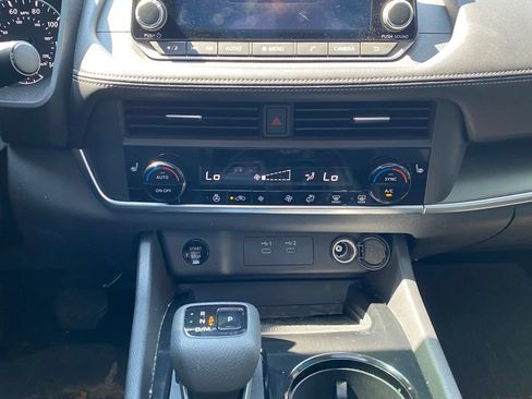 Used 2024 Nissan Rogue SV w/ SV Premium Package AWD/4WD image 19