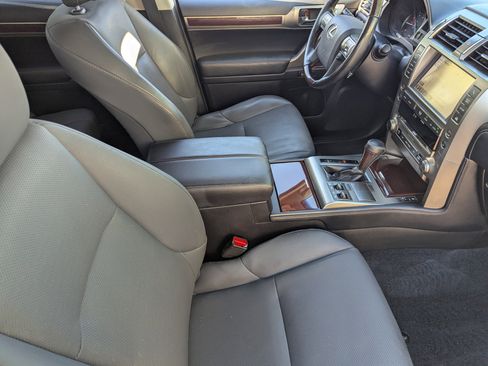 Used 2019 Lexus GX 460 image 9