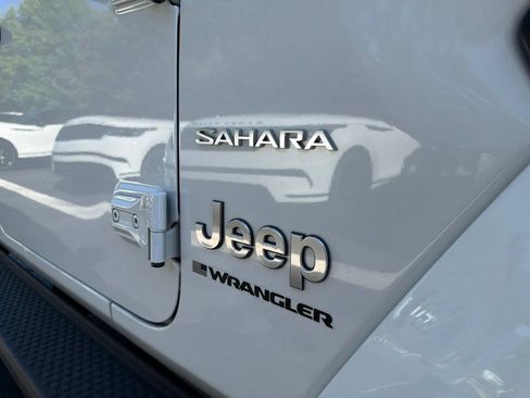 Used 2024 Jeep Wrangler Unlimited Sahara w/ Technology Group AWD/4WD image 15