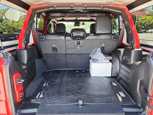 Used 2022 Jeep Wrangler Unlimited Rubicon w/ Dual Top Group AWD/4WD image 29