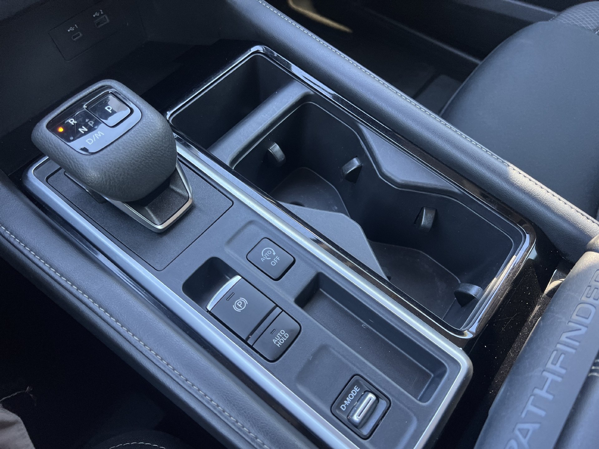 Used 2024 Nissan Pathfinder SV FWD image 8