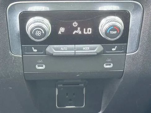 Used 2021 GMC Yukon Denali w/ Denali Premium Package AWD/4WD image 21