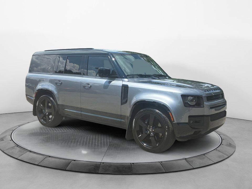 Used 2024 Land Rover Defender 130 X-Dynamic SE AWD/4WD image 3