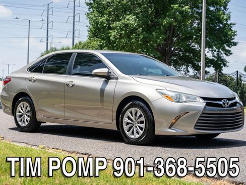 Used 2015 Toyota Camry LE FWD image 4