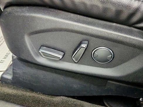 Used 2017 Ford Explorer XLT w/ Equipment Group 202A image 10