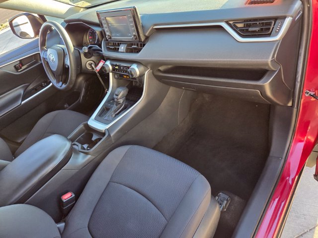 Used 2019 Toyota RAV4 LE w/ Carpet Mat Package FWD image 16