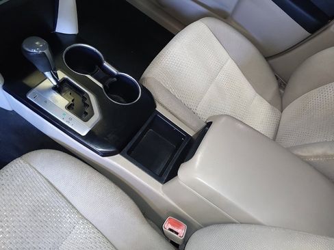 Used 2014 Toyota Camry L image 26