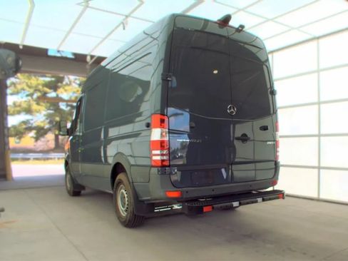 Used 2018 Mercedes-Benz Sprinter 2500 image 2