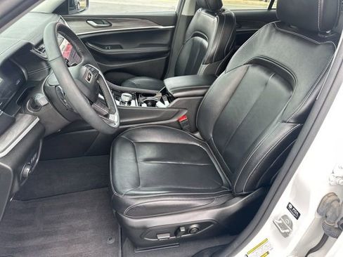 Used 2023 Jeep Grand Cherokee Limited image 11