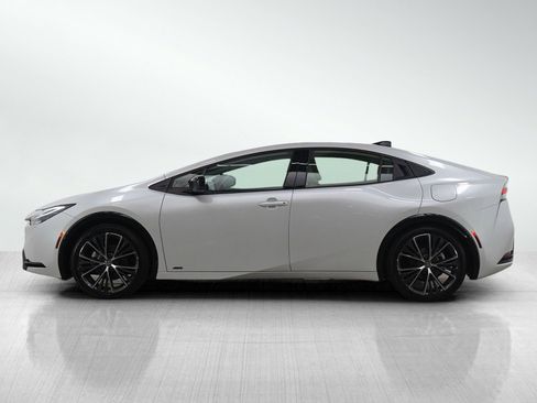 Used 2025 Toyota Prius Limited image 2