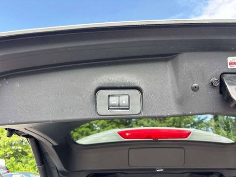 Used 2023 Nissan Rogue SL AWD/4WD image 14