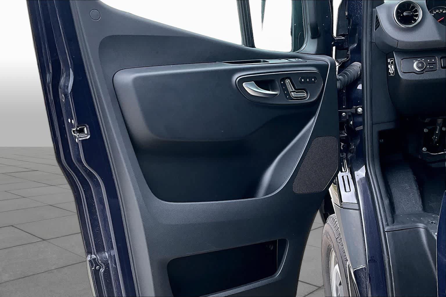 Used 2025 Mercedes-Benz Sprinter 2500 image 15