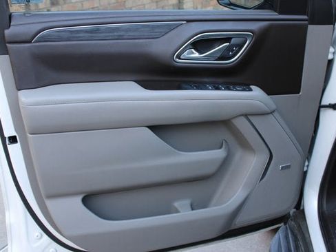 Used 2021 GMC Yukon SLT w/ SLT Premium Package image 24