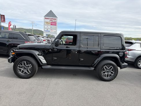 Used 2026 Jeep Wrangler Unlimited Sahara AWD/4WD image 10