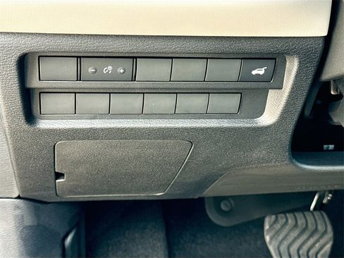 New 2025 Mitsubishi Outlander SE image 10